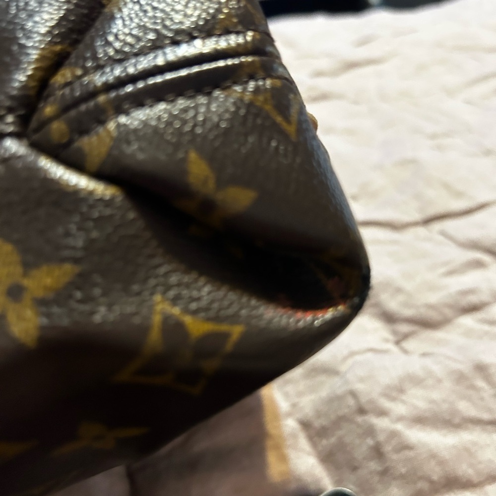 Louis Vuitton Mono Sully MM
Certificate of authenticity. Photos for condition - Picture 15 of 16
